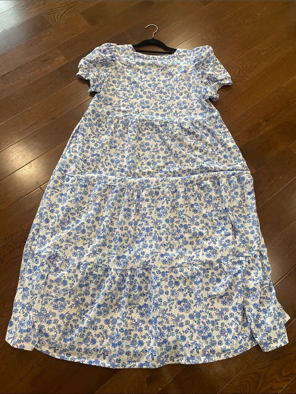crown & ivy White and Blue Floral Puff-Sleeve women’s - Picture 3 of 3